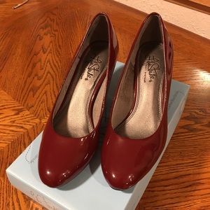 Women's Parigi Red/Medium/Wide Pump 2.5”